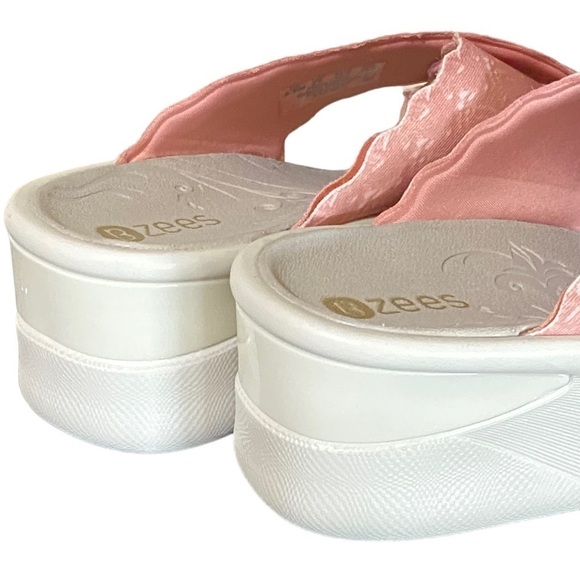 Bzees Padded Comfort Wedge Slide Sandals Scalloped Strap Women’s Size 8.… - Picture 10 of 11